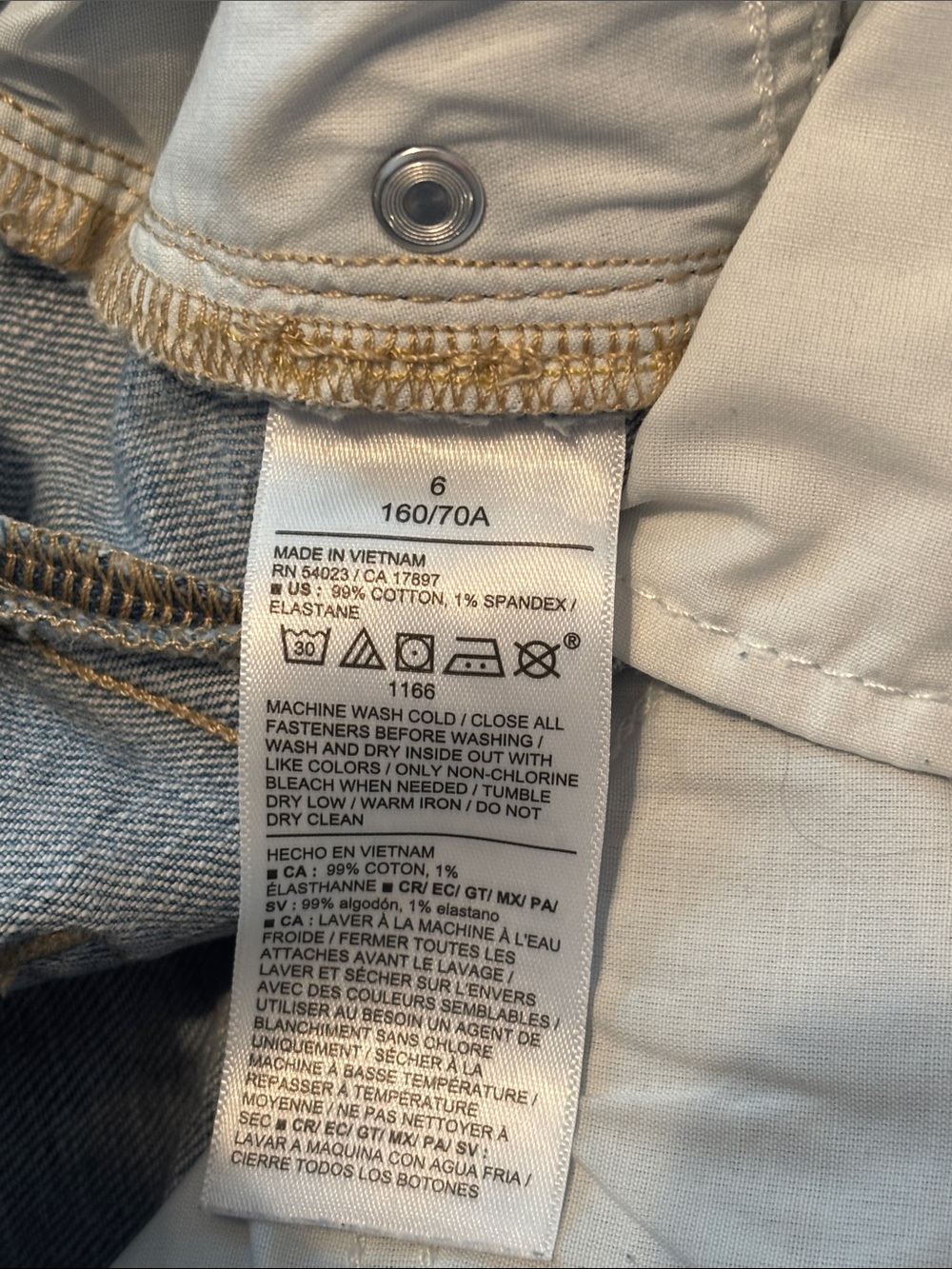 OLD NAVY BARREL LEG HIGH RISE JEANS in Size 6 - Picture 4 of 7
